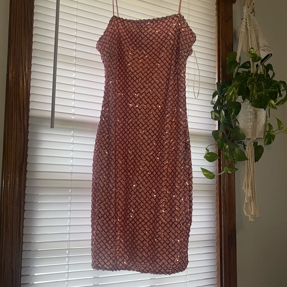 This is a beautiful homecoming dress. Size large.